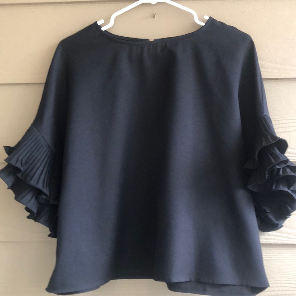 PREOWNED WOMEN'S LOVE LETTER COLLECTION DRAMATIC RUFFLE SLEEVE BLOUSE MEDIUM